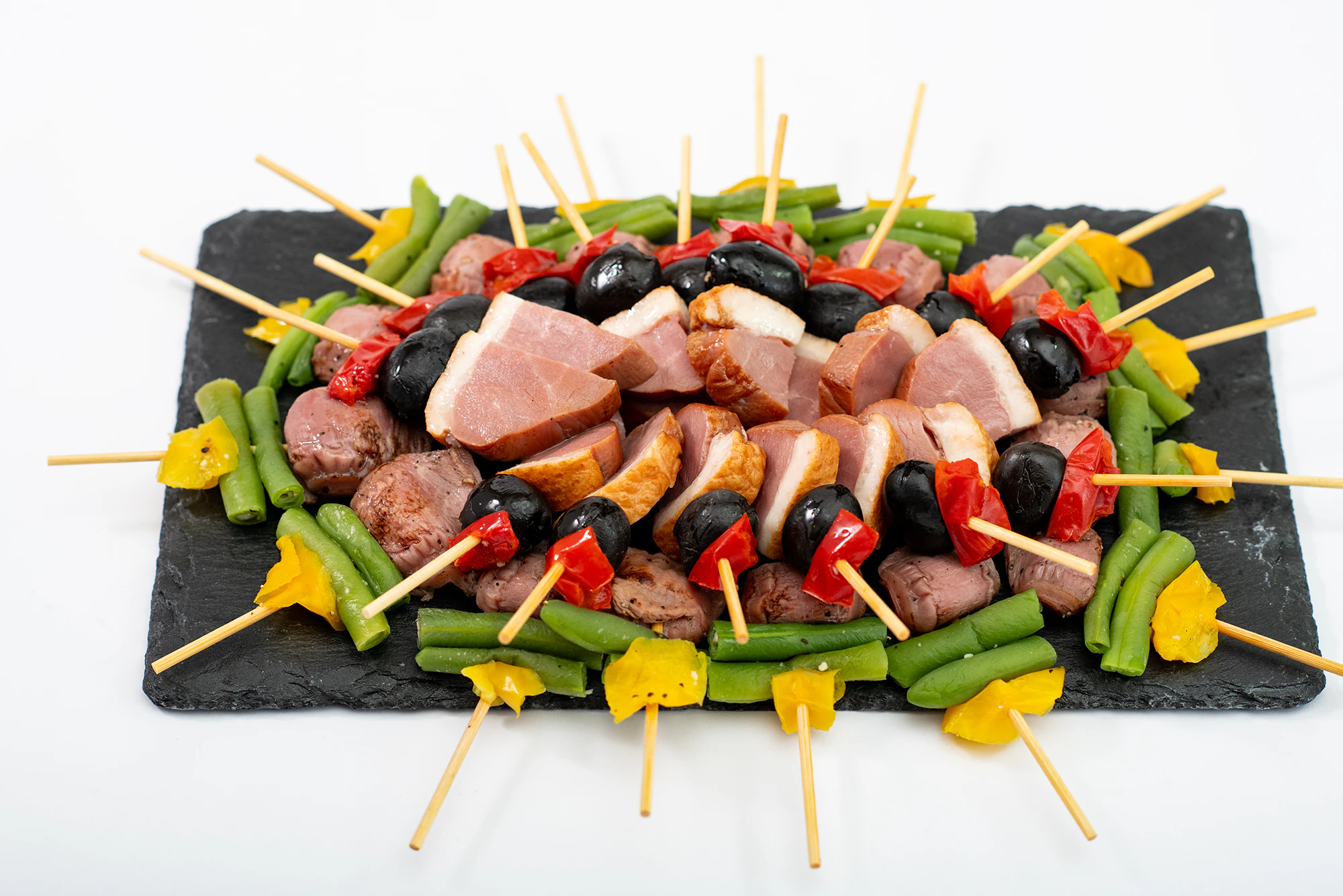 合鴨スモークとオリーブと赤ピーマンのピンチョス10本